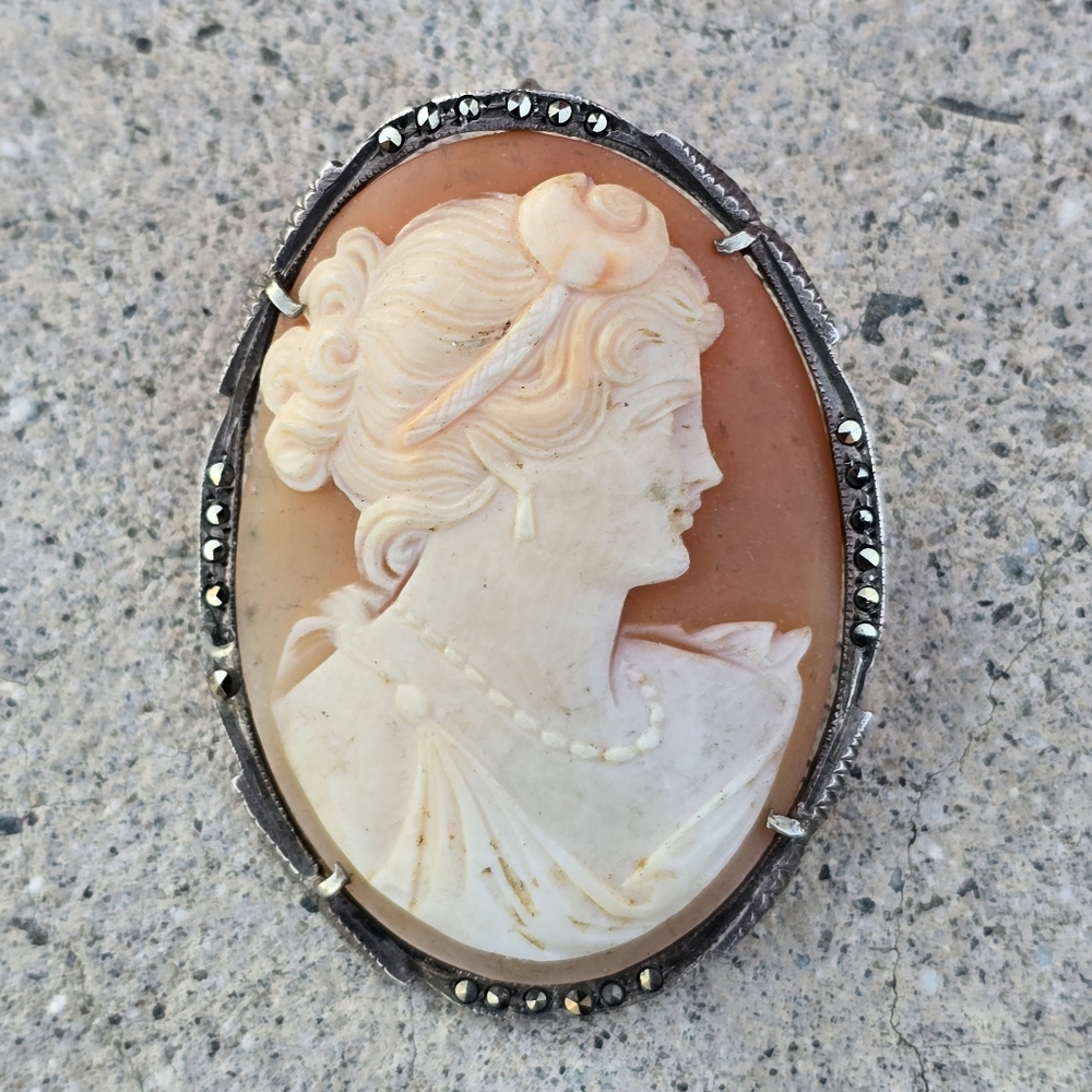 Big 800 Silver Cameo